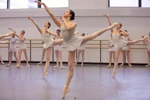 成人自学舞蹈技巧视频讲解,自学舞蹈的实用指南