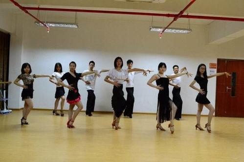 赤峰成人舞蹈压腿视频教学,轻松掌握舞蹈基本功